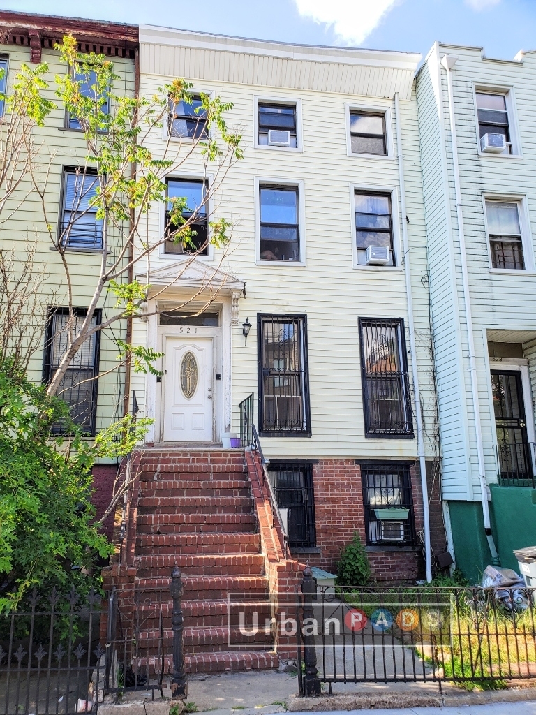 521 Lafayette Avenue - Photo 8