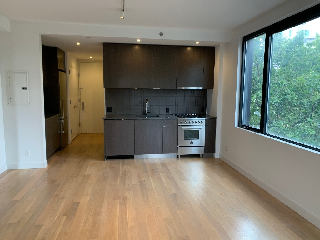 100 Ainslie Street - Photo 2