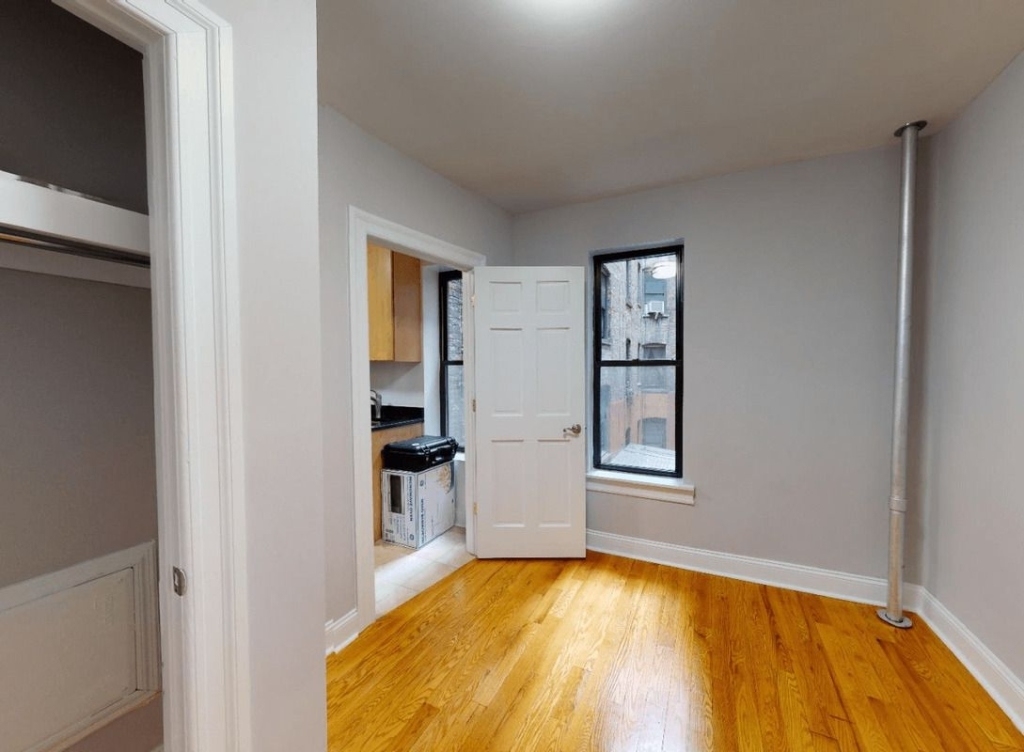 214 West 21st Street - Photo 7