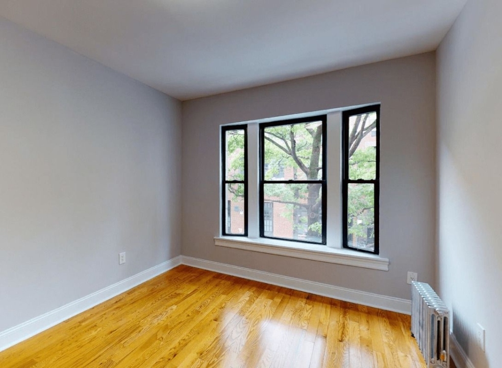 214 West 21st Street - Photo 0