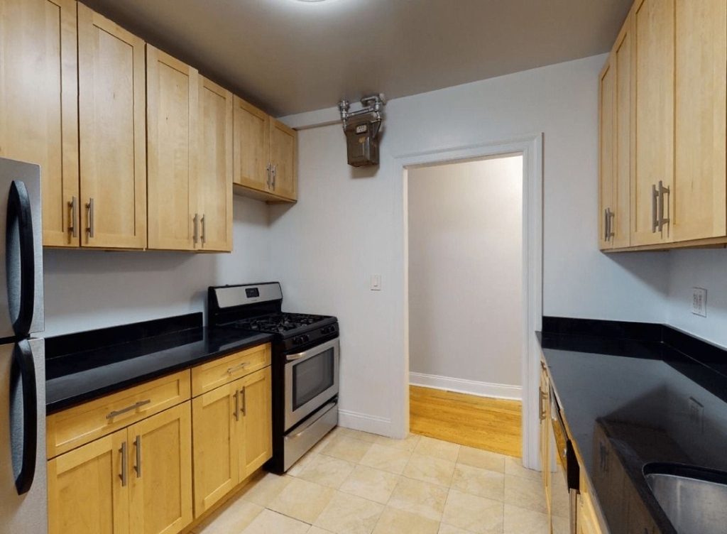 214 West 21st Street - Photo 2