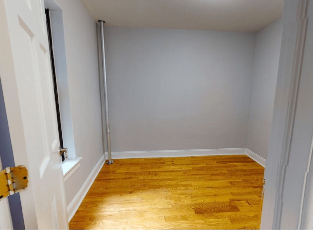 214 West 21st Street - Photo 6