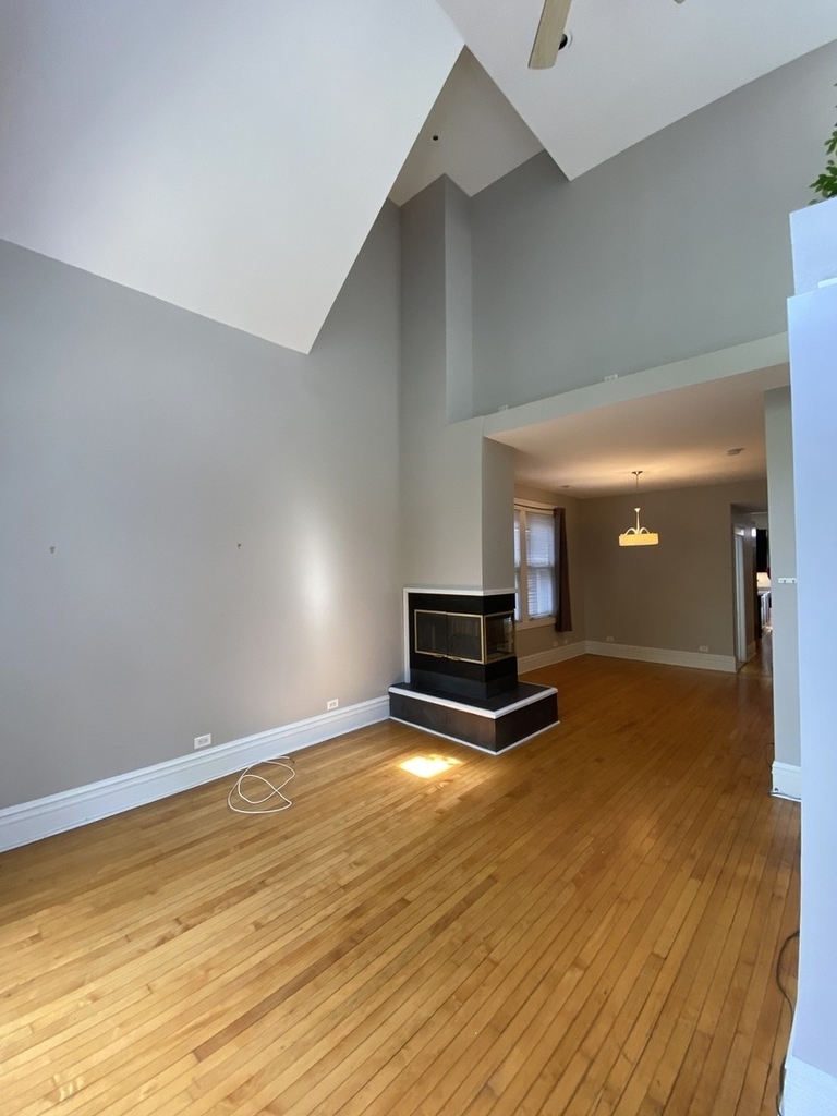 1327 West Wolfram Street - Photo 2