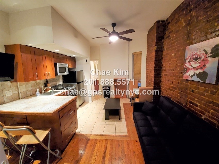 529 West 48th Street - Photo 1