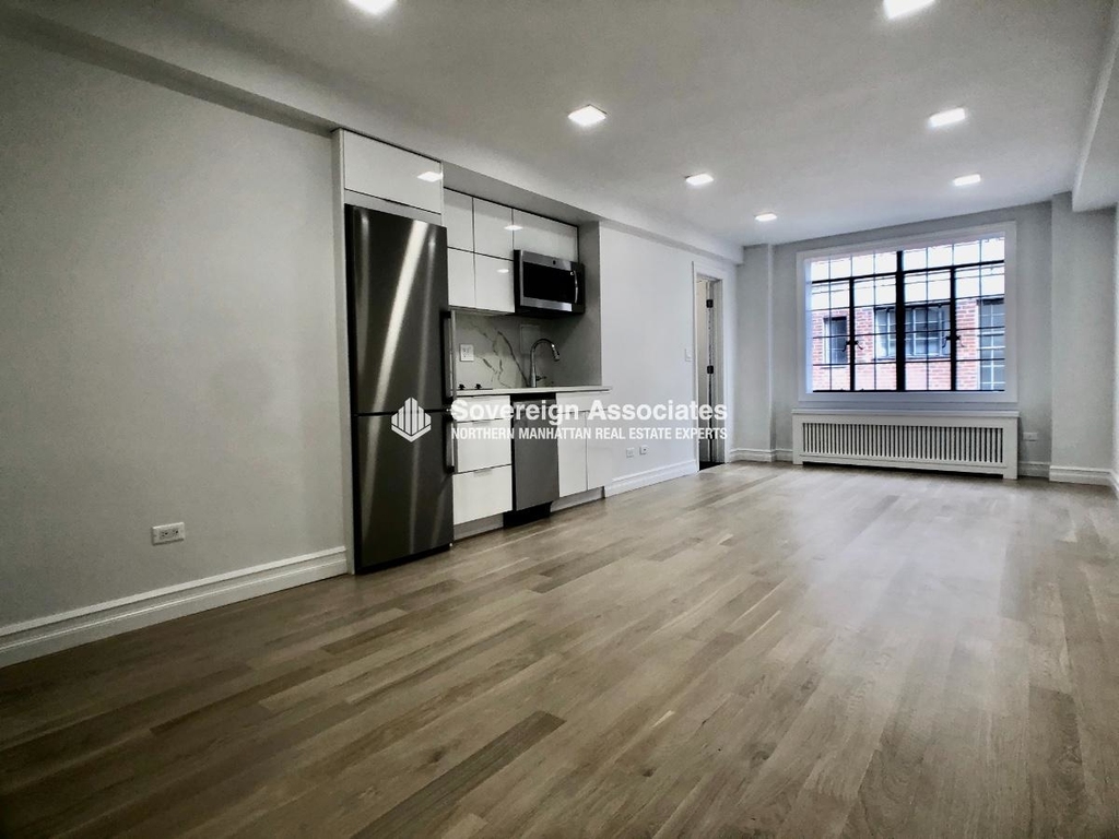 325 East 41st Street - Photo 2