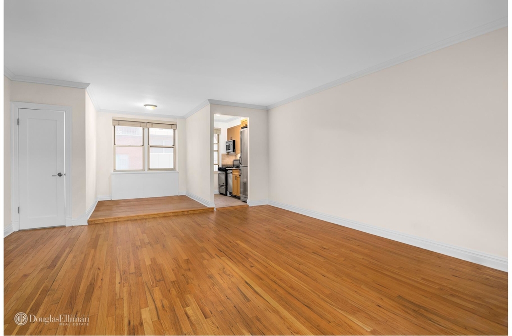 330 East 63rd St - Photo 2