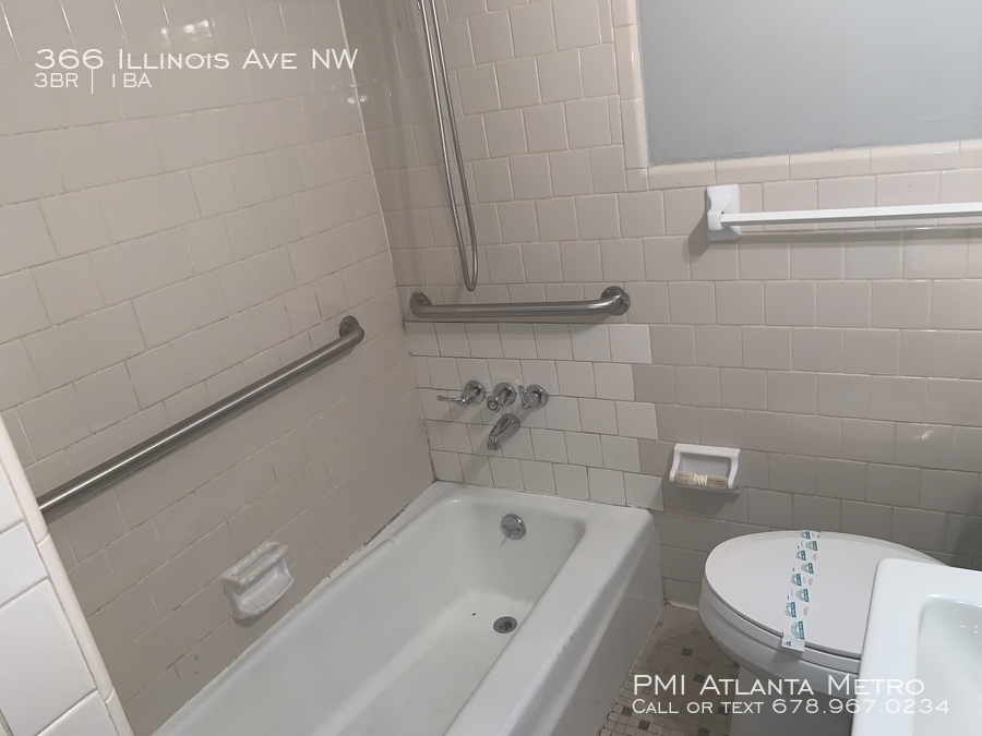 366 Illinois Ave Nw - Photo 1