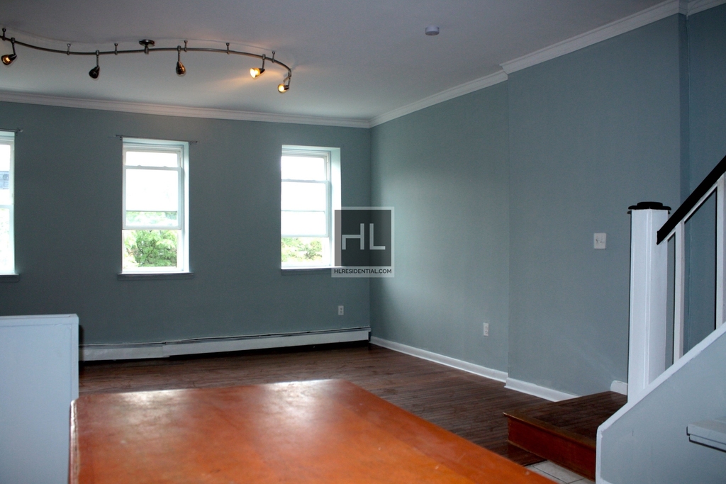 246 Monroe Street - Photo 9