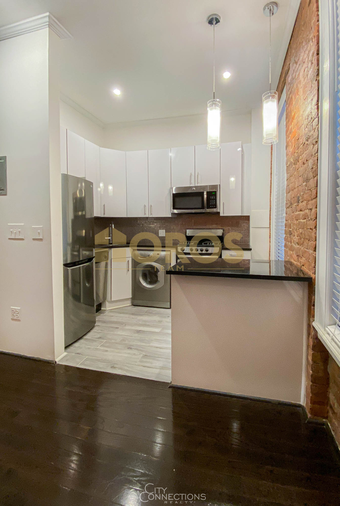 46 Grand St - Photo 3