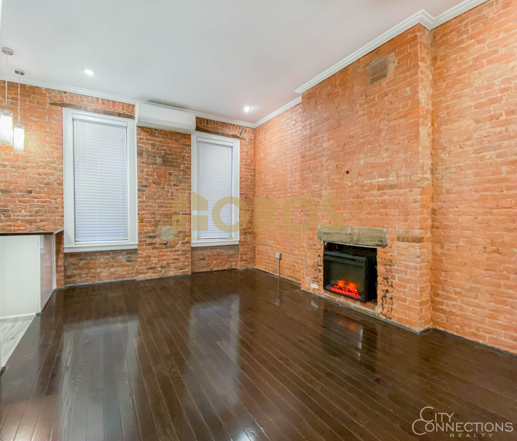 46 Grand St - Photo 1