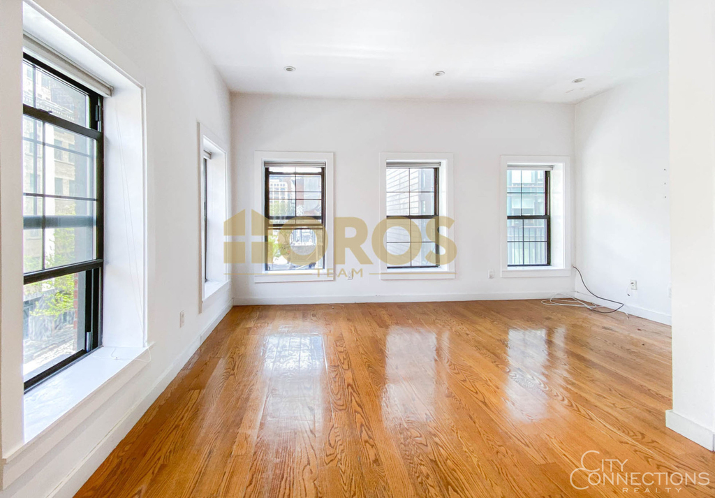 322 Spring St - Photo 1