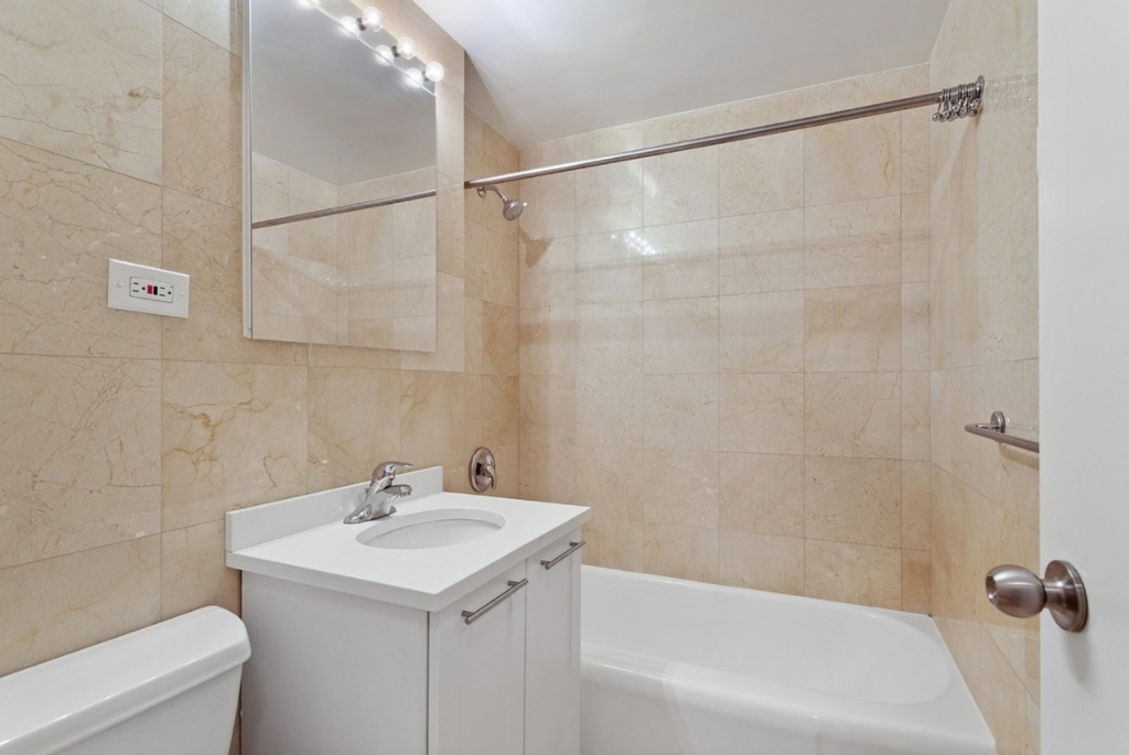 412 East 55th Street - Photo 2