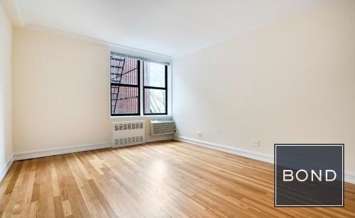 305 West 13th Street - Photo 1