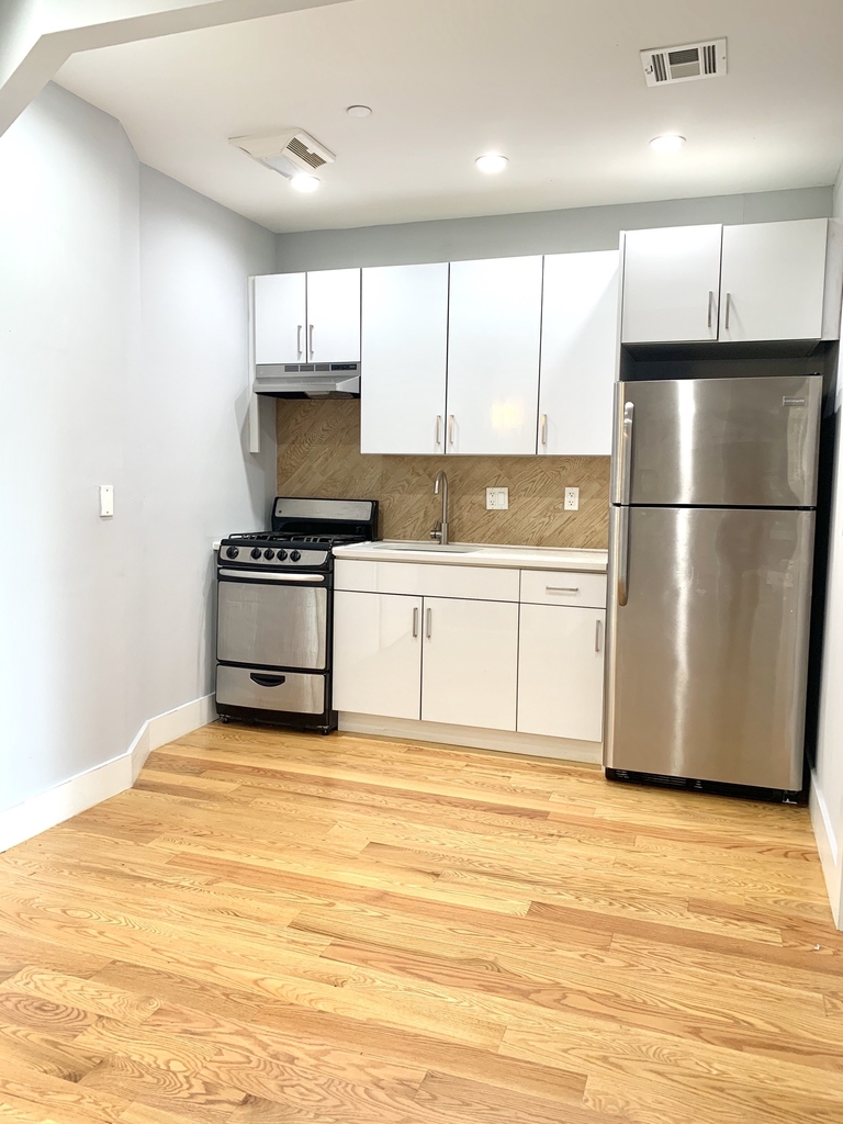 	969 Lafayette Ave - Photo 3