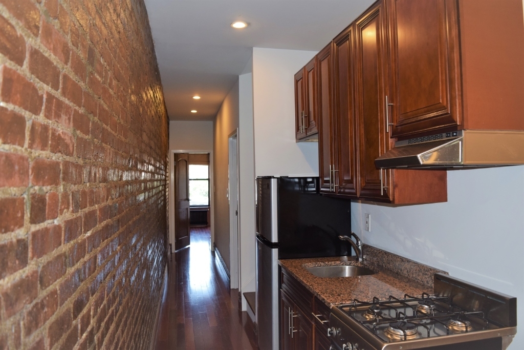 316 West 19th Street - Photo 3