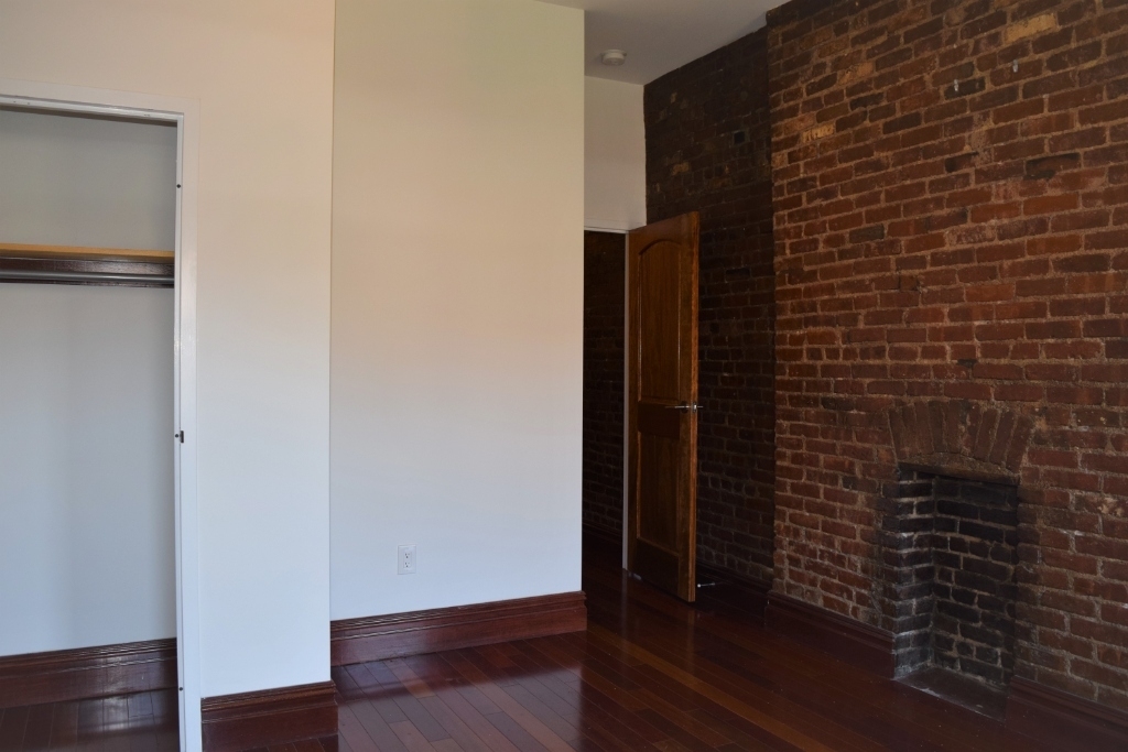 316 West 19th Street - Photo 8