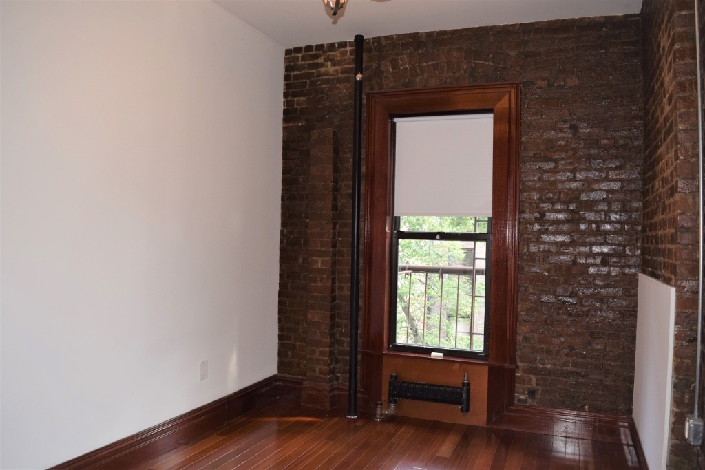 316 West 19th Street - Photo 9