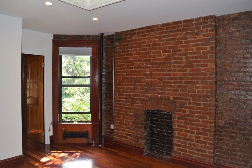 316 West 19th Street - Photo 2