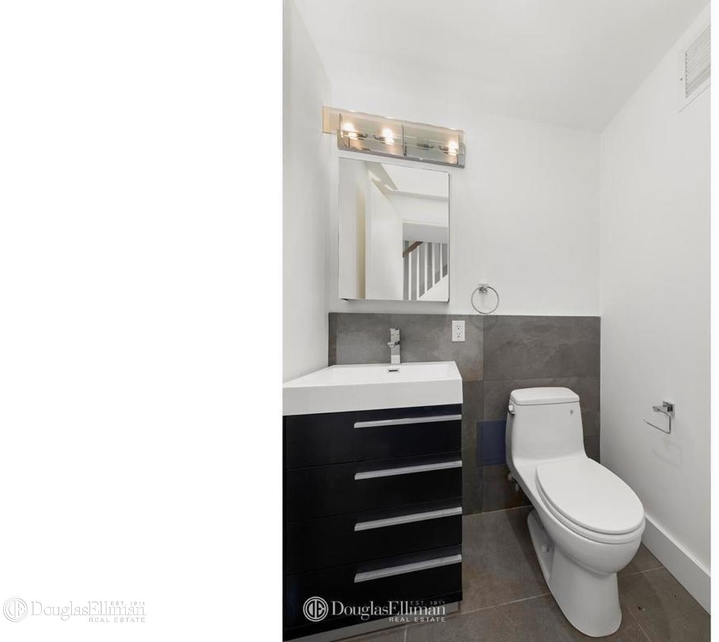 340 14th St - Photo 8