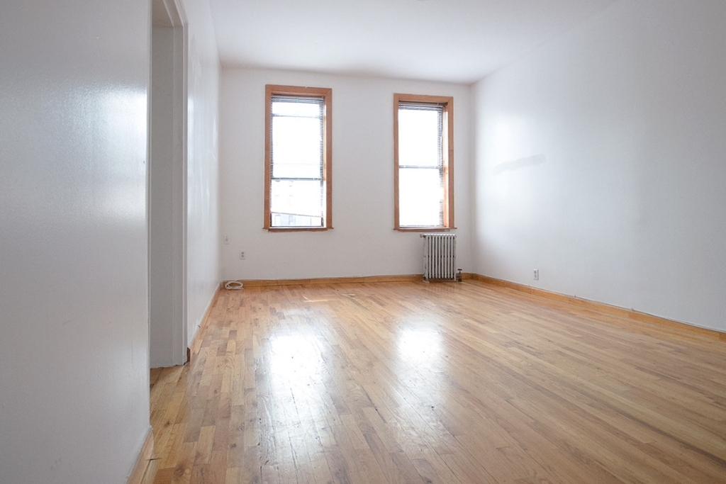 126 Graham Avenue - Photo 1