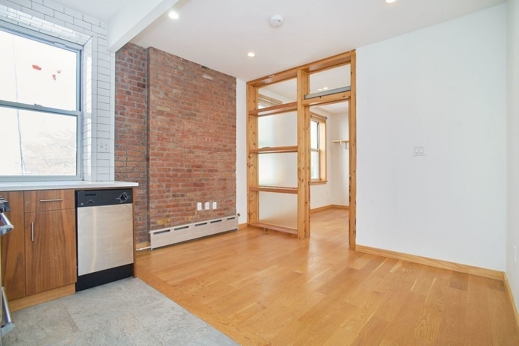 106 Bayard Street - Photo 1