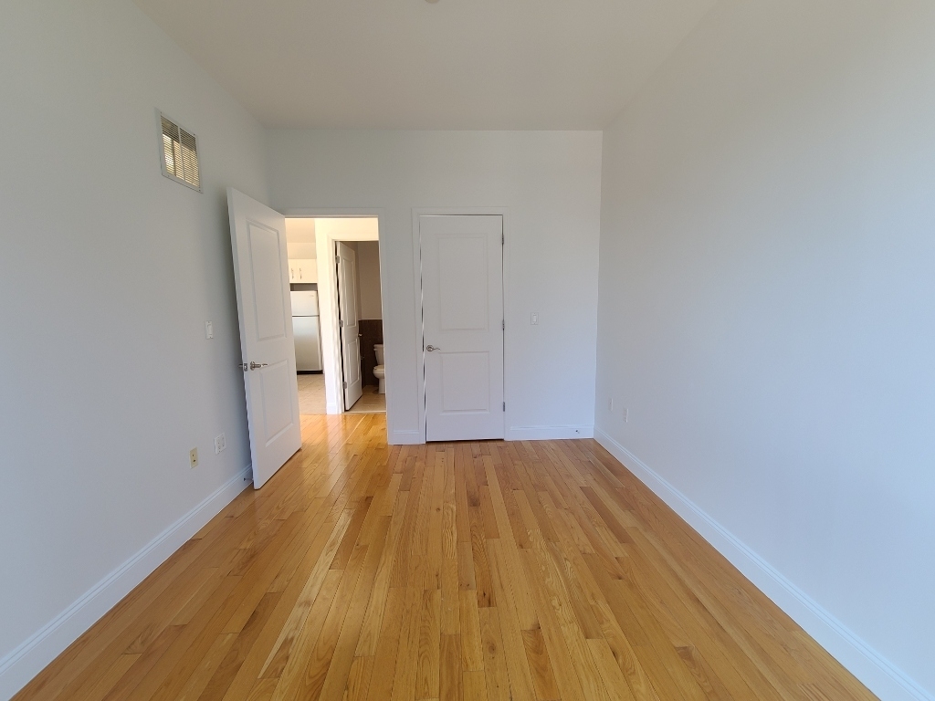 110 4th Avenue - Photo 4