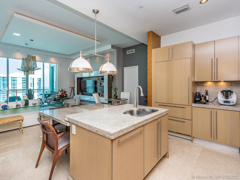 900 Brickell Key Blvd - Photo 14