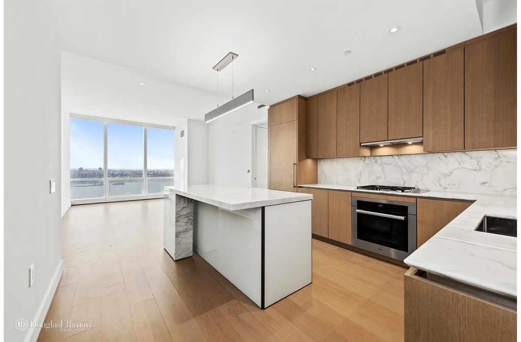 15 Hudson Yards - Photo 1