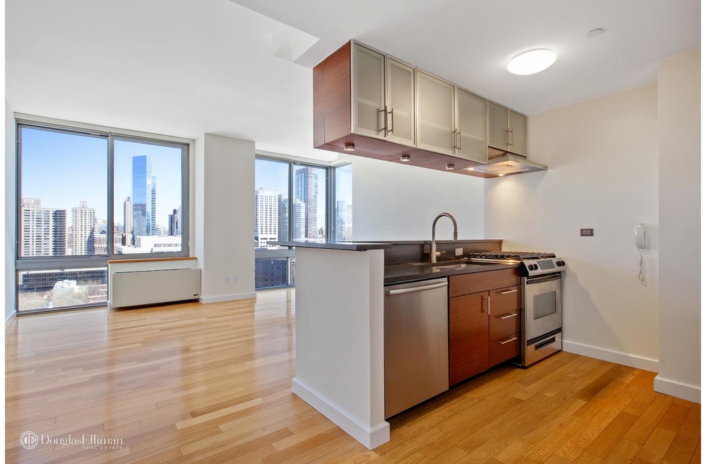 225 West 60th St - Photo 10