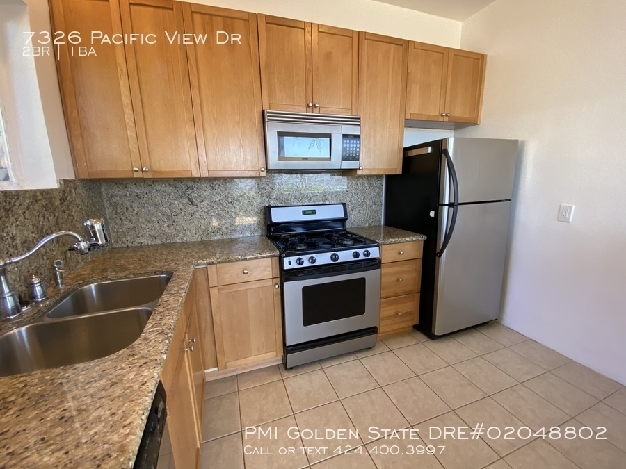 7326 Pacific View Dr - Photo 10