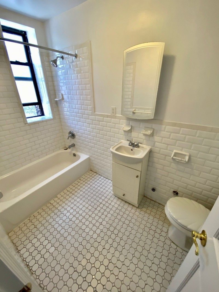 1443 York Avenue - Photo 4