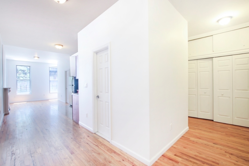 415 Myrtle Avenue - Photo 3