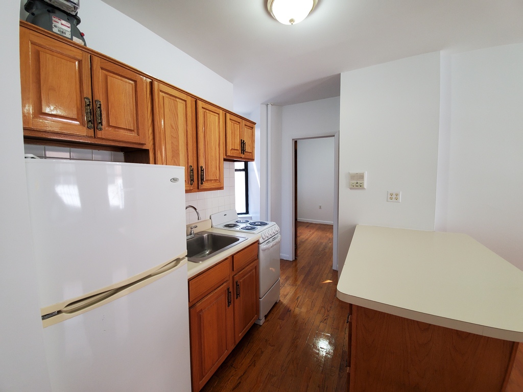 330 West 15th Street - Photo 2