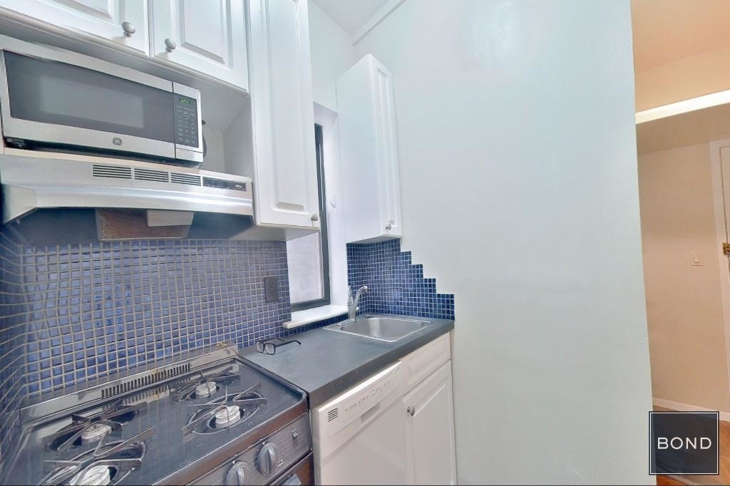 331 East 33rd Street - Photo 2