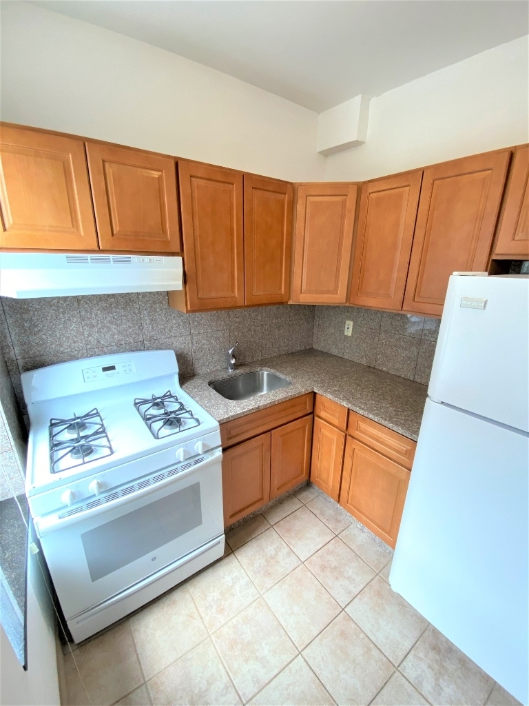 30-42 42 Street Astoria 11103 - Photo 7