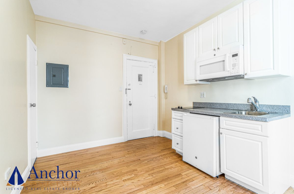 305 West 45th Street - Photo 1