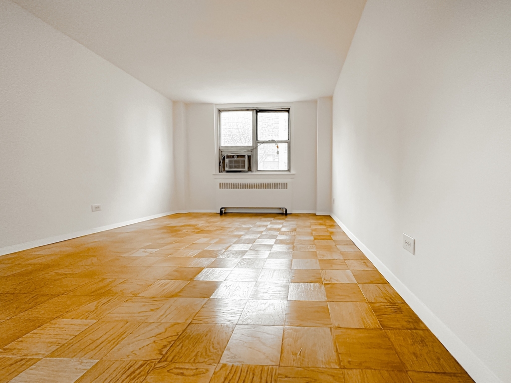 240 East 35th Street - Photo 3