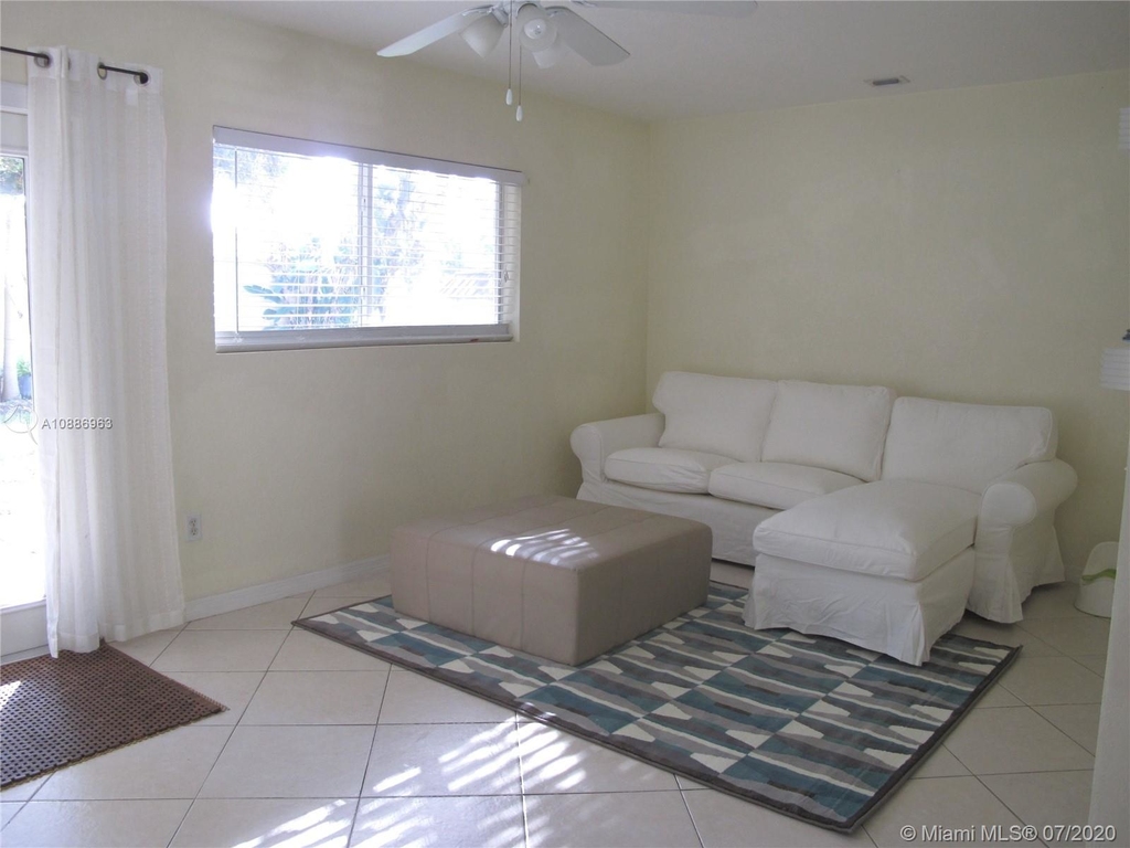 920 Sw 42nd Ave - Photo 4