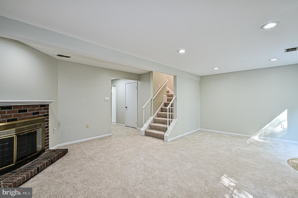 5635 Sutherland Court - Photo 32