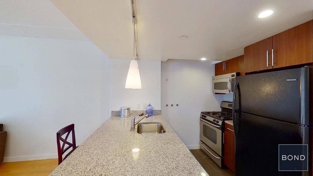 555 West 23rd Street - Photo 6