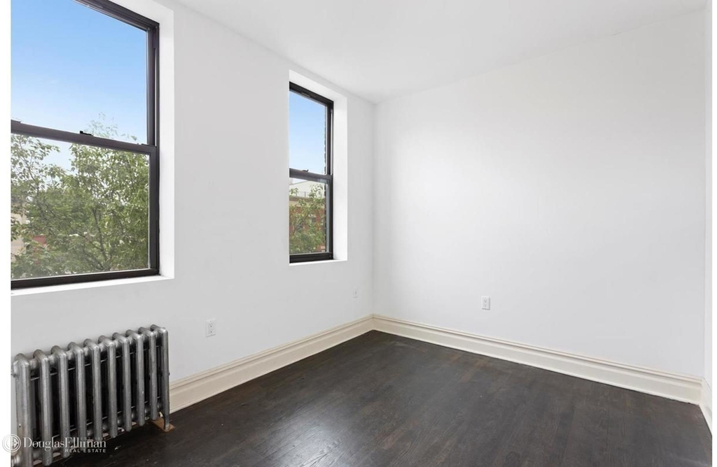 107 Greenpoint Avenue - Photo 5