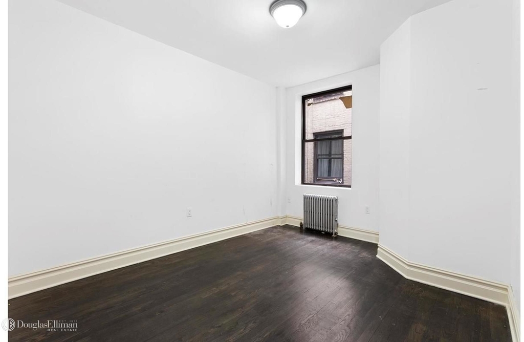 107 Greenpoint Avenue - Photo 4