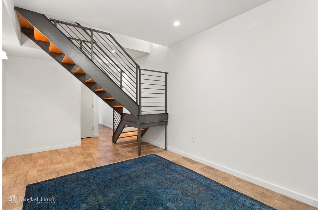 364 Lafayette Avenue - Photo 3