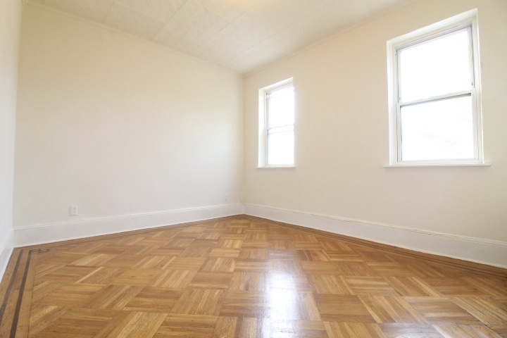 1802 West 8th Street - Photo 5