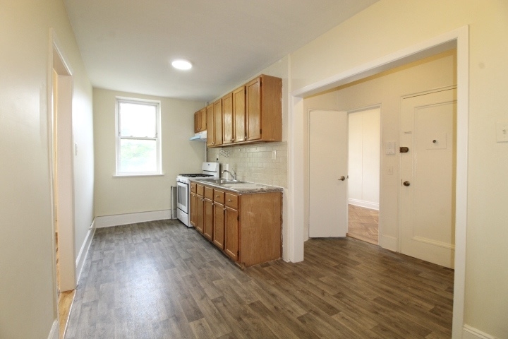 1802 West 8th Street - Photo 0