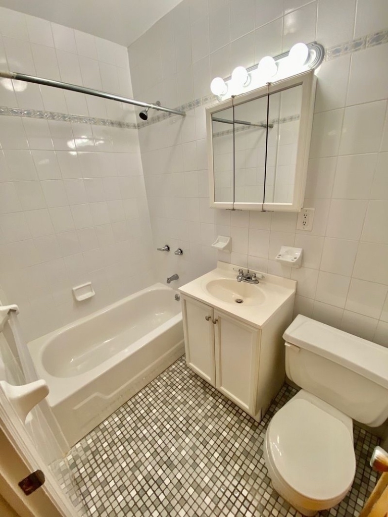 323 East 85th Street - Photo 5