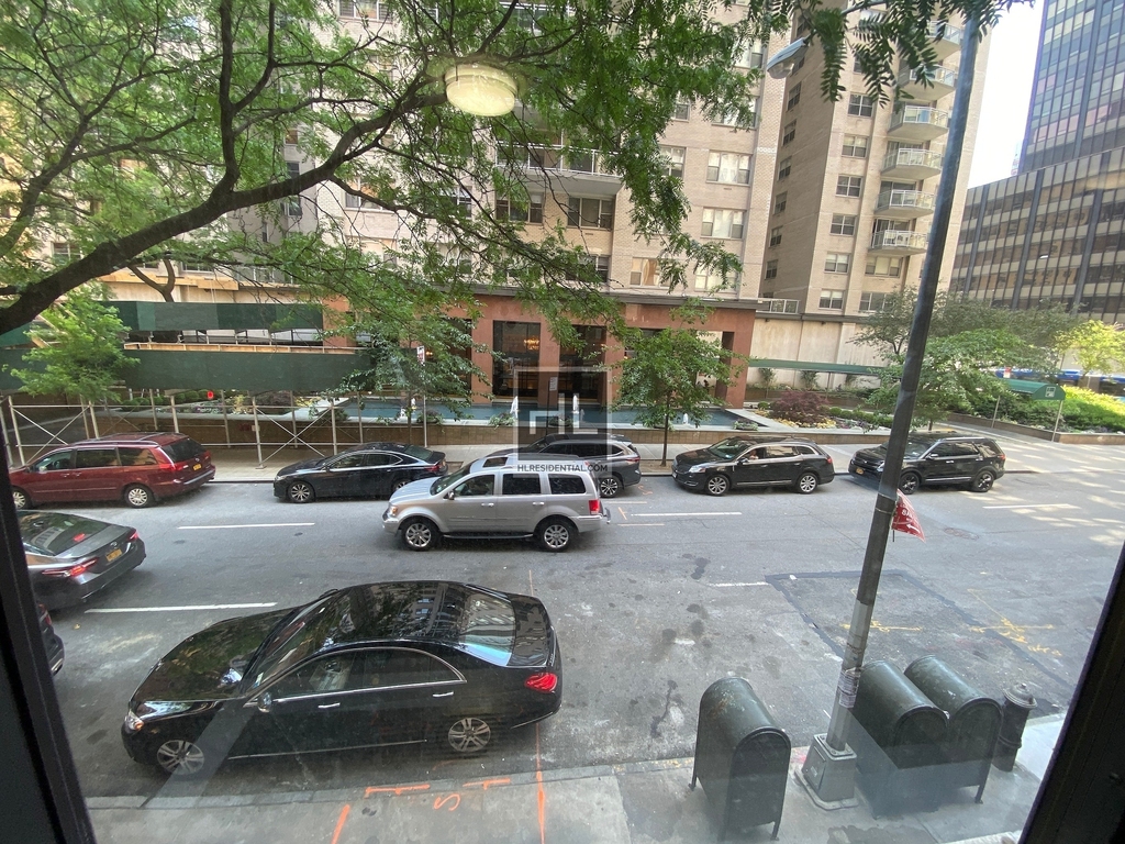 East 56th Street - Photo 9