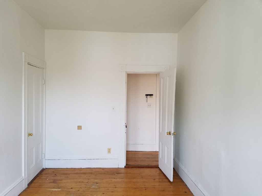 254 Windsor St. - Photo 6