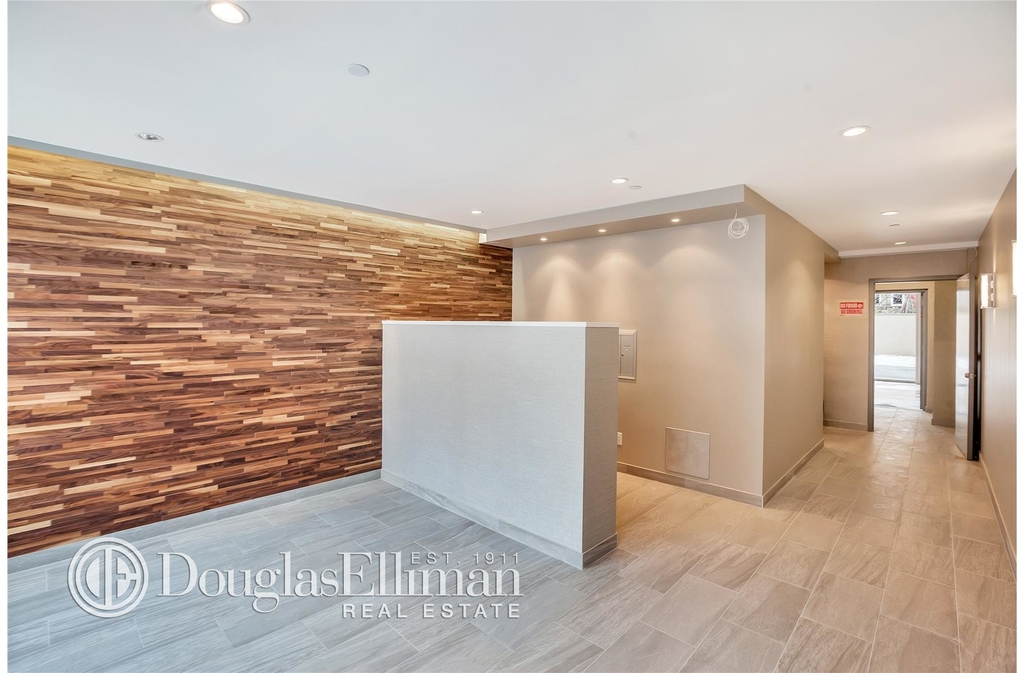 330 Bleecker St - Photo 7