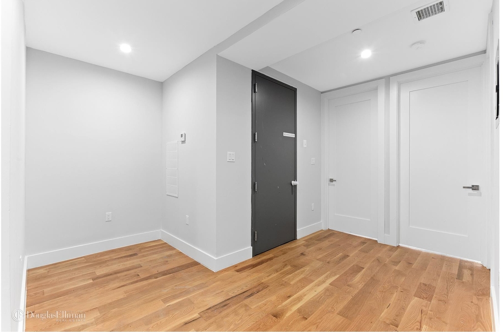 737 Park Pl - Photo 2